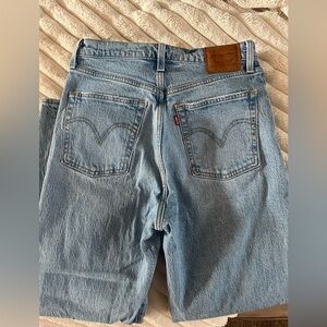 SOLD Levi's Ribcage Ankle Jeans